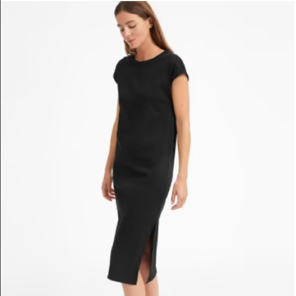 Everlane Luxe Cotton Side-Slit Tee Dress in Black - Picture 2 of 6
